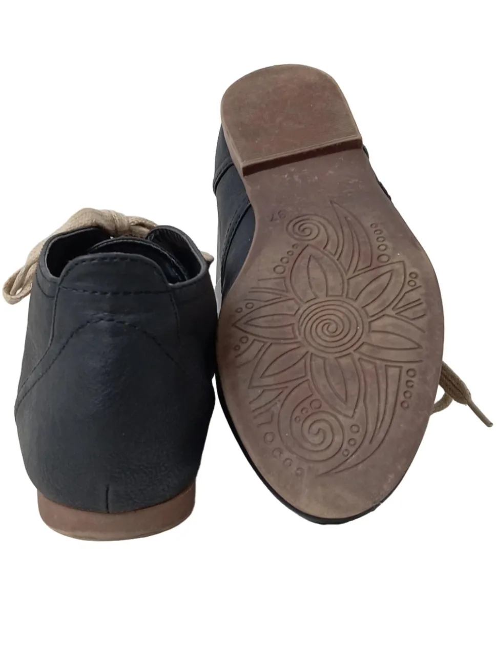 Schnürschuhe Größe 37